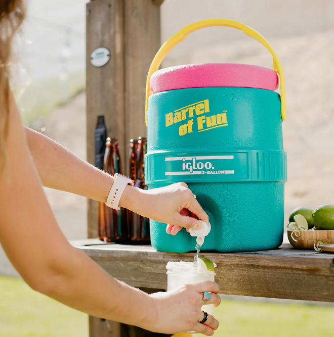 Igloo Retro Barrel of Fun 8 l juoma-astia hanalla